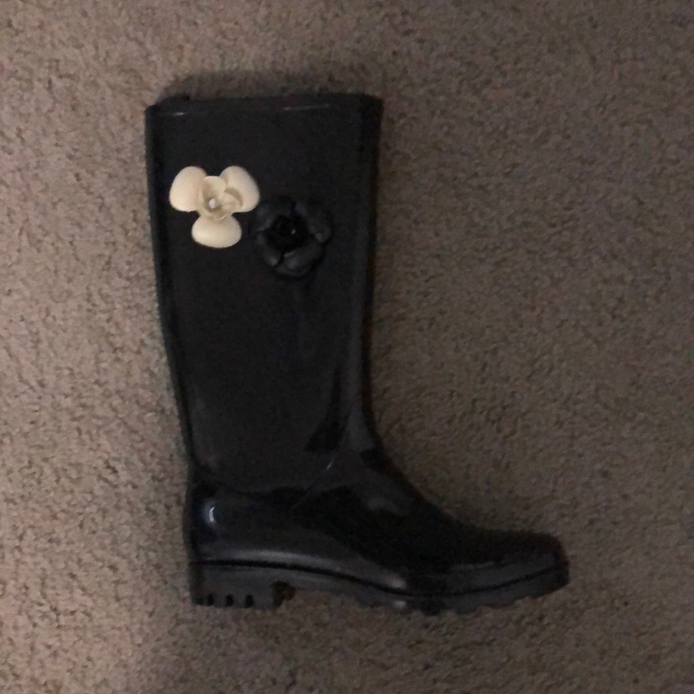 Black rain boots ☔️